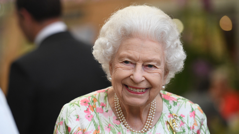 Elizabeth II smiling 2021