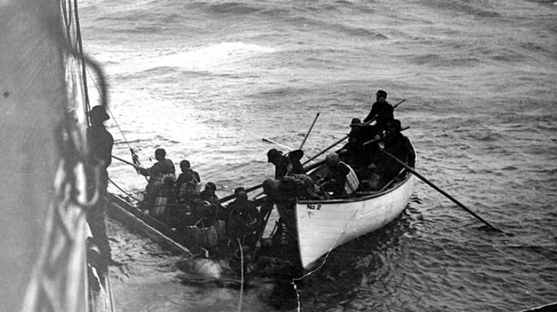 people being rescued off the valencia