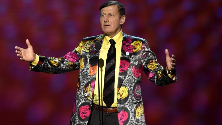 Craig Sager arms out