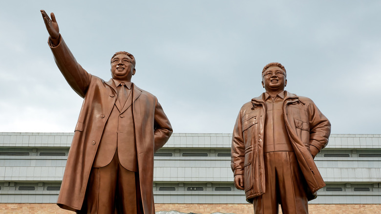 Pyongyang monuments to former leaders