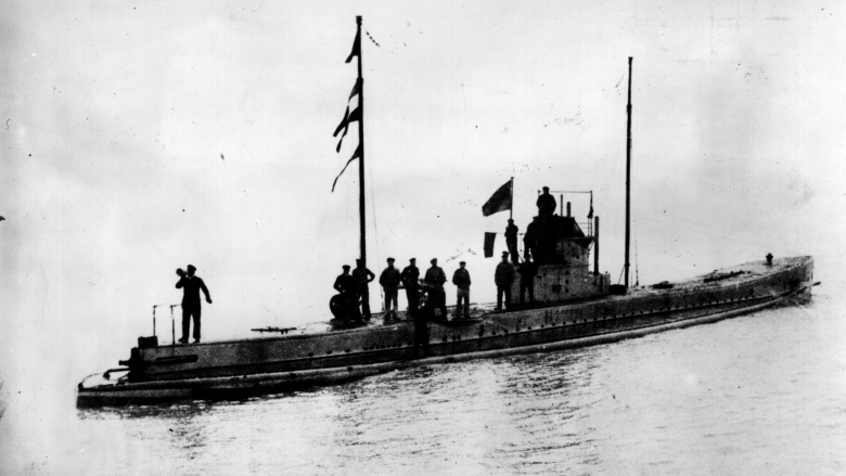 wwi submarine on water