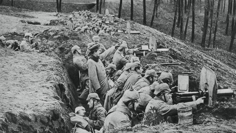 German troops in a trench with machine guns