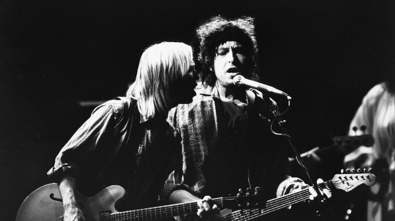 Tom Petty and Bob Dylan performing with The Traveling Wilburys