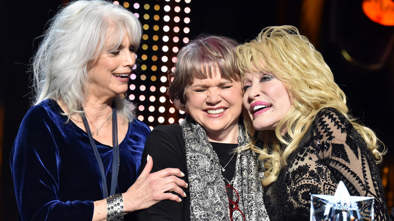 Emmylou Harris, Linda Ronstadt, and Dolly Parton on stage
