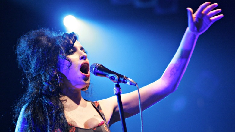 Amy Winehouse peforming onstage