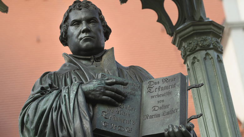 Martin Luther statue holding book