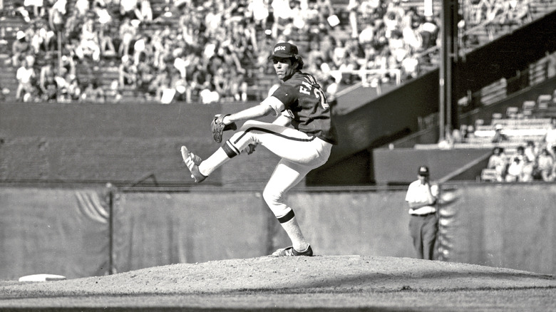 Ed Farmer pitches in 1979