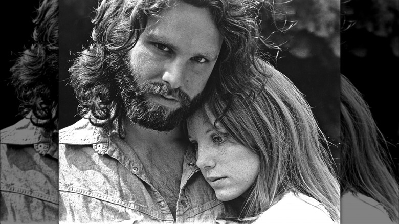 Jim Morrison, Pamela Courson, hugging