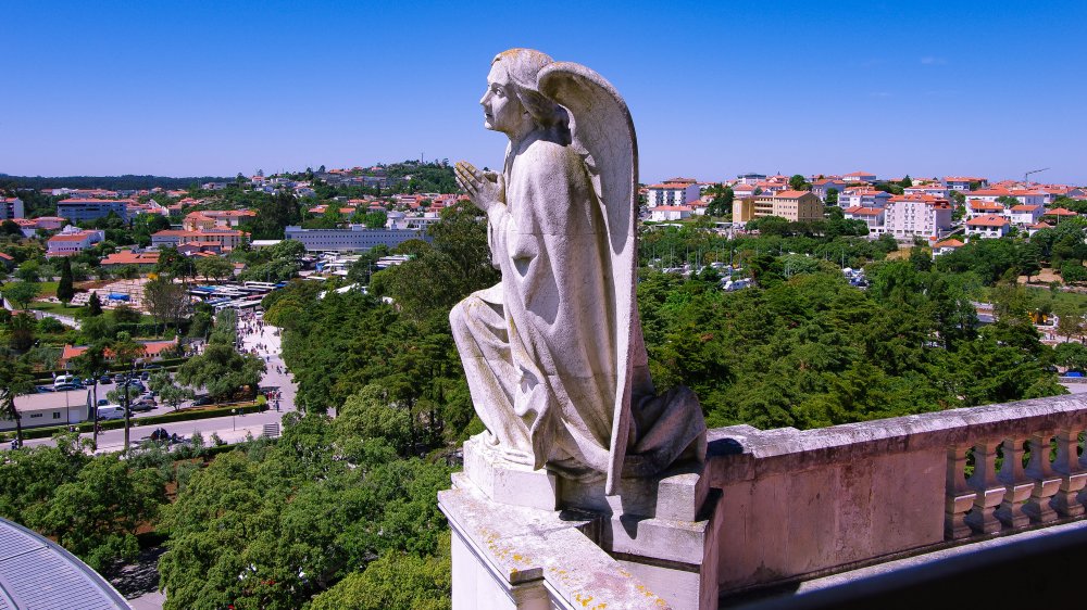 fatima angel statue