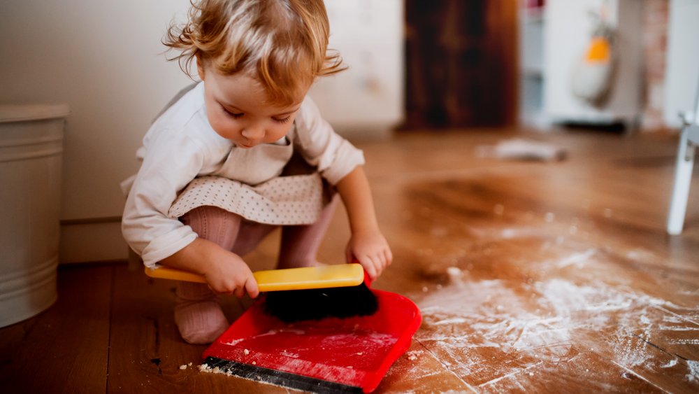 child cleaning