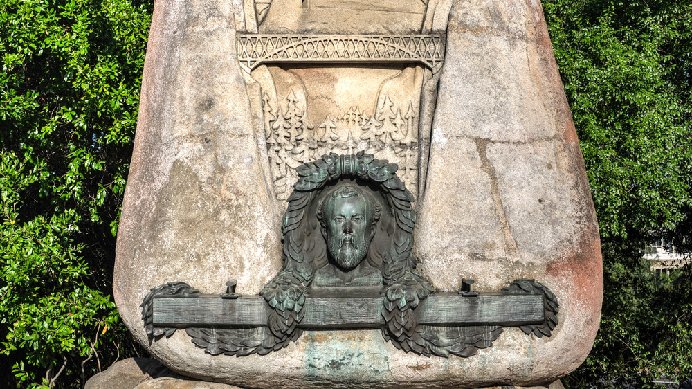 a monument of Theodore Judah
