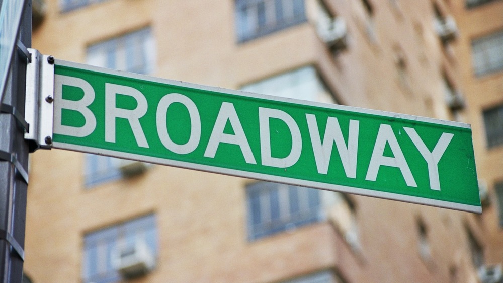 Green Broadway street sign
