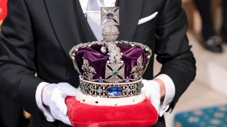 Photo of British imperial state crown