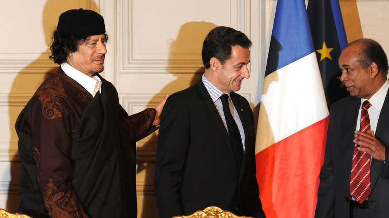 Muammar Gaddafi with hand on Nicholas Sarkozy's back