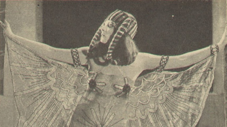 Cropped photo of Theda Bara as Cleopatra in 1917's Cleopatra