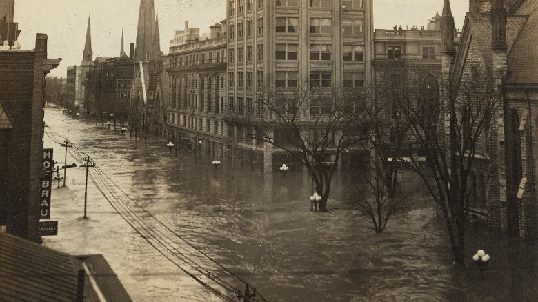  flood waters on Ludlow Street in downtown Dayton, Ohio, during the great flood of 1913
