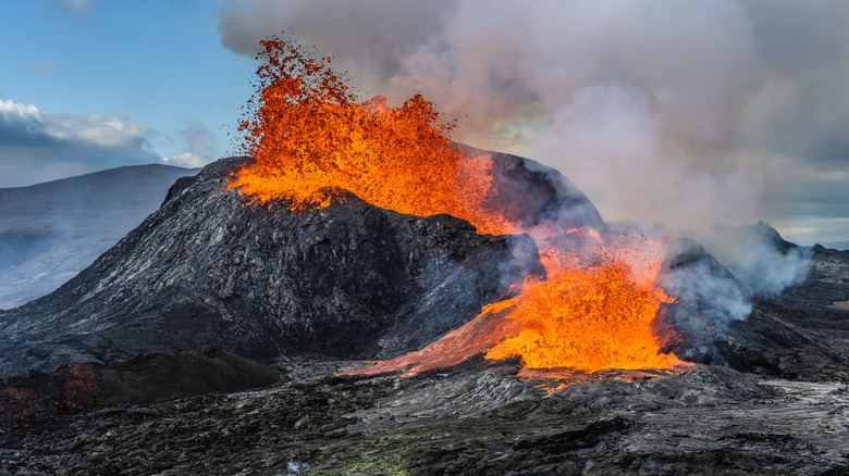 volcanic eruption hot lava black mountain