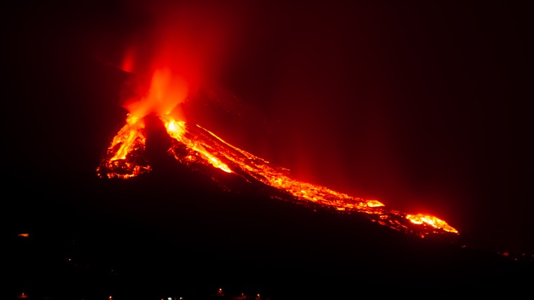 eruption of cumbre vieja volcano dark sky
