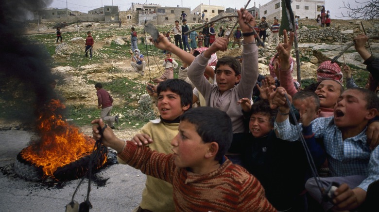 Palestinian kids holding slingshots