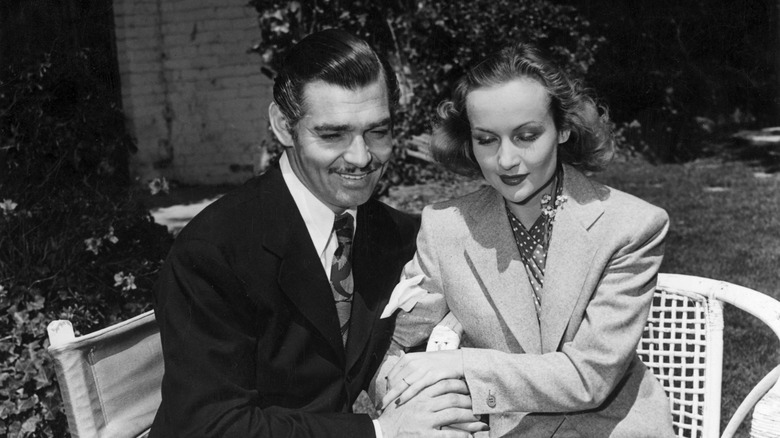 Clark Gable and Carole Lombard arms intertwined