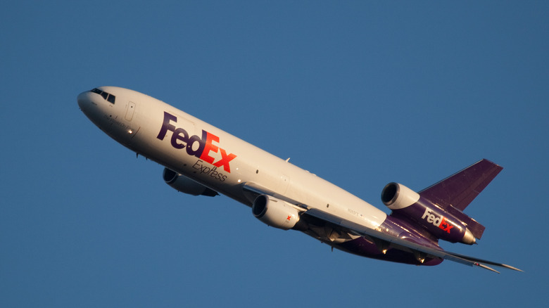 Fedex Plane turning in air