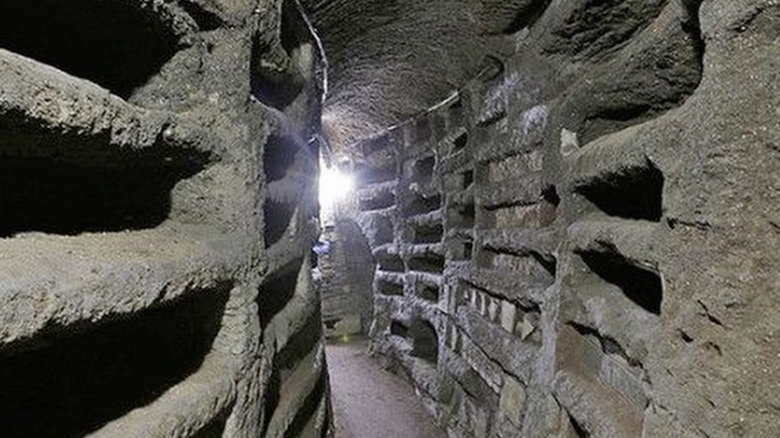 The Roman catacombs contained thousands of ancient skeletons, many from Christians