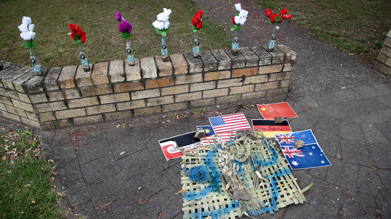 Makeshift memorial for victims 