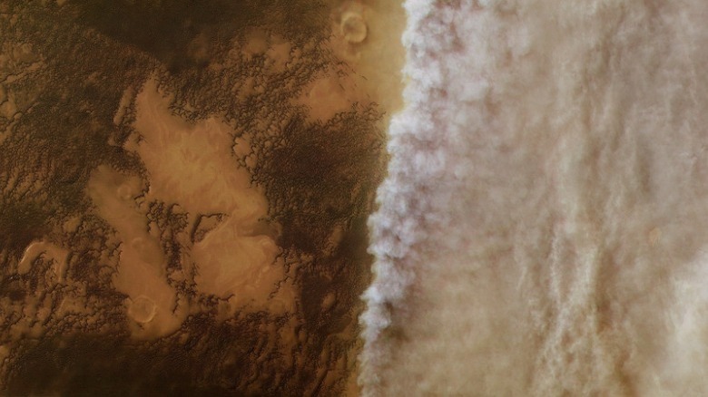 Dust storm blowing across Mars