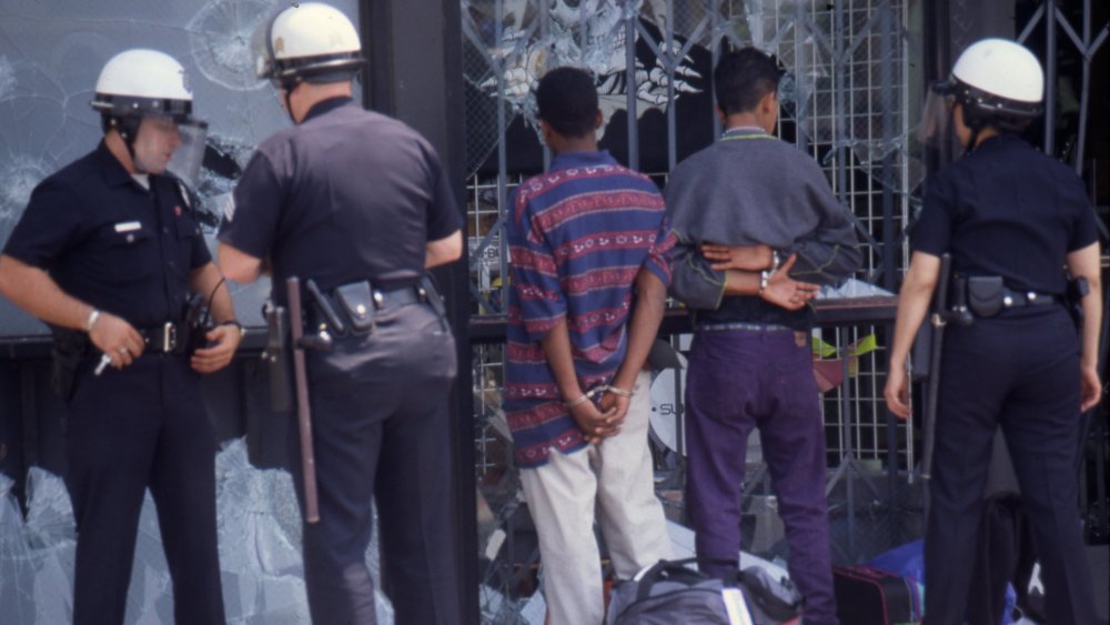 Police making arrests 1992 la riots