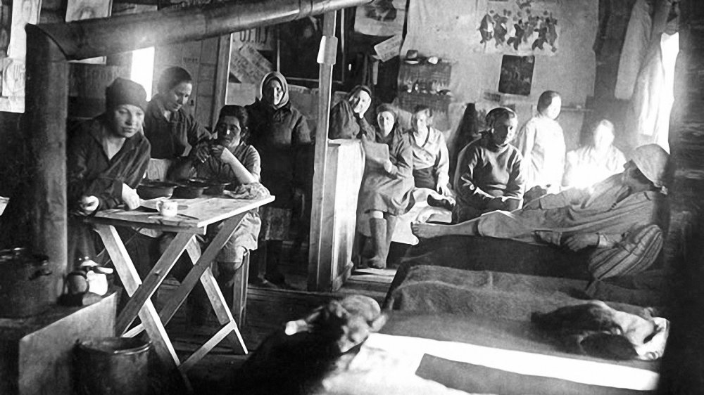 Female prisoners in a labor camp in 1945