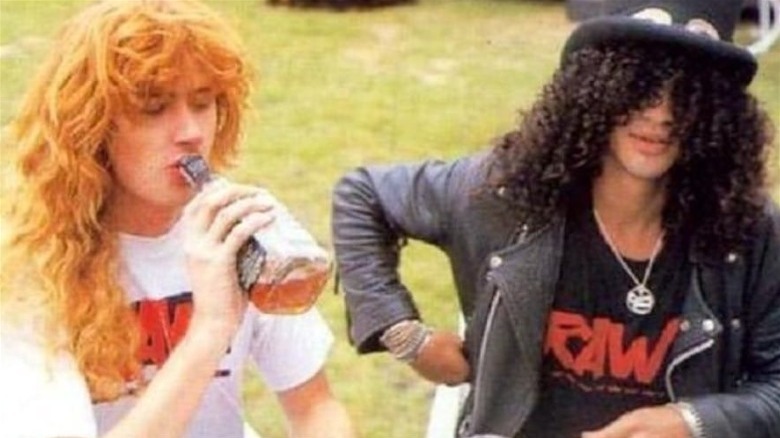 Mustaine and Slash drinking whiskey