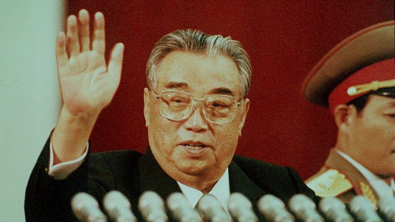 Kim Il-sung waving hand
