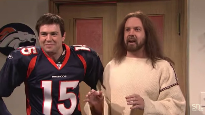 Taran Killam and Jason Sudeikis NFL shirt Jesus costume