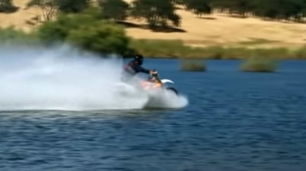 mythbusters motorcycle water ski jamie