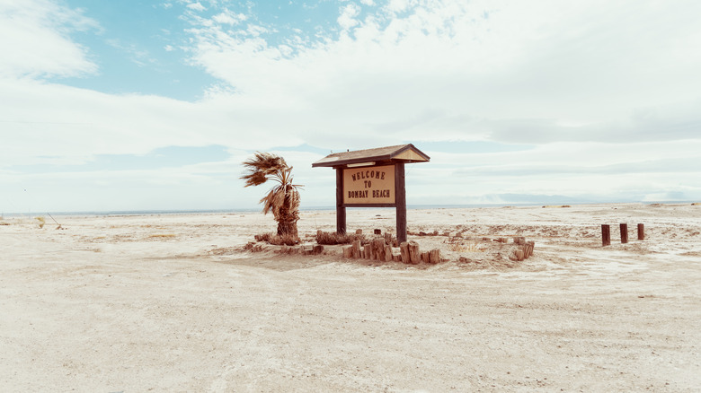 A welcome sign at Salton Sea.