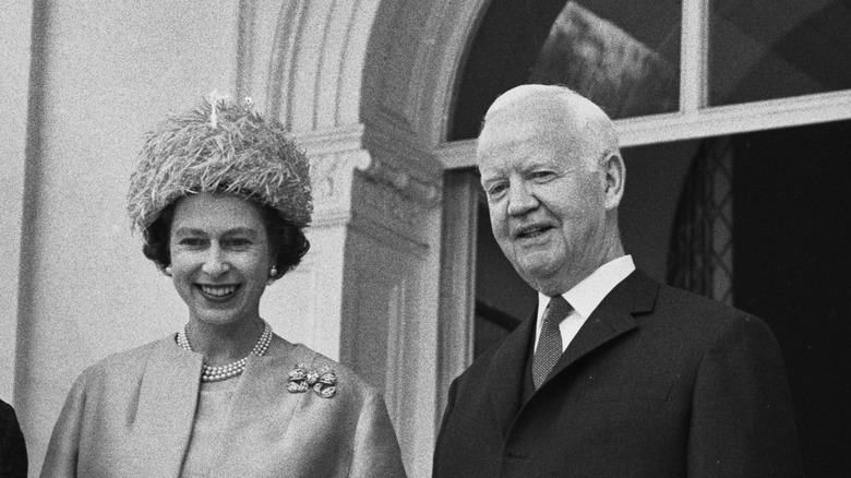 Queen Elizabeth meets president of West Germany