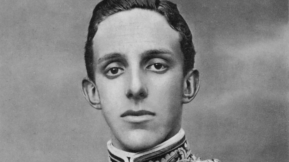 Photograph of Alfonso XIII at age 16 looking serious