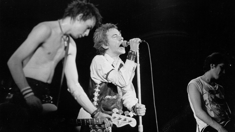 Sid Vicious and Johnny Rotten live