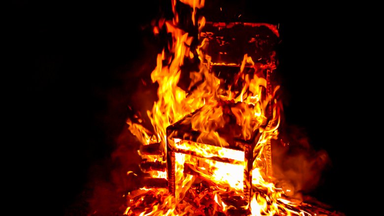 spontaneous human combustion chair burning