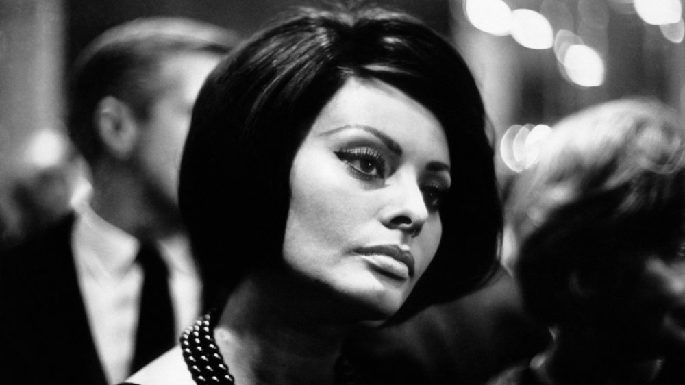 Sophia Loren short dark hair posing