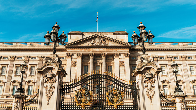 Front view of Buckingham Palace