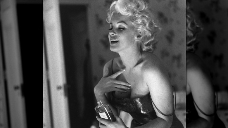 Marilyn Monroe spritzing perfume