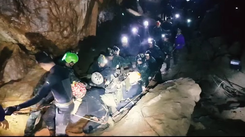 caver divers in narrow tunnel