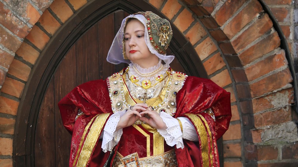 Woman dressed as Anne of Cleves