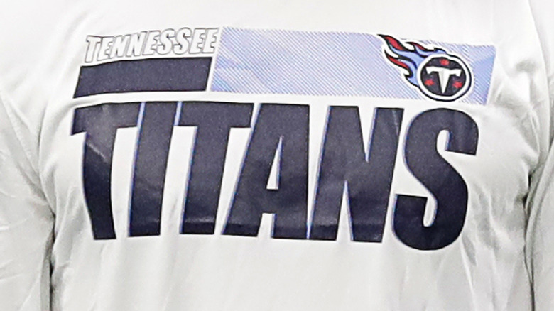 Buster Skrine in a Tennessee Titans shirt