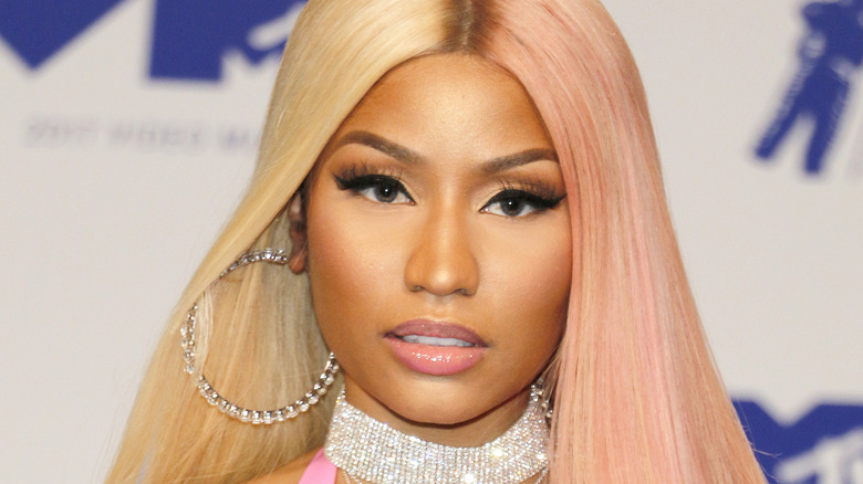 Nicki Minaj blond hair pink clothes