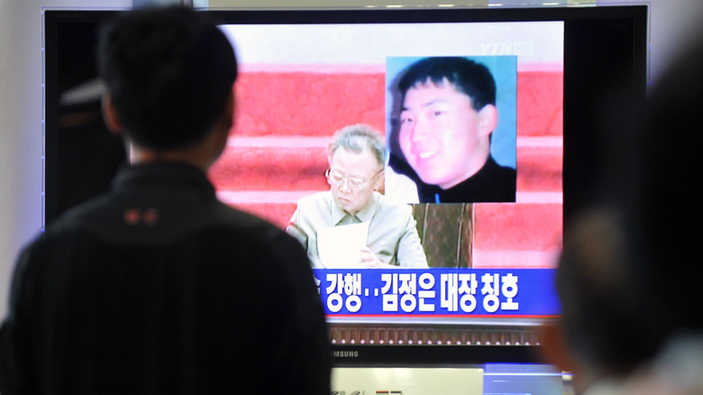 South Koreans watch television reports about Kim Jong Un