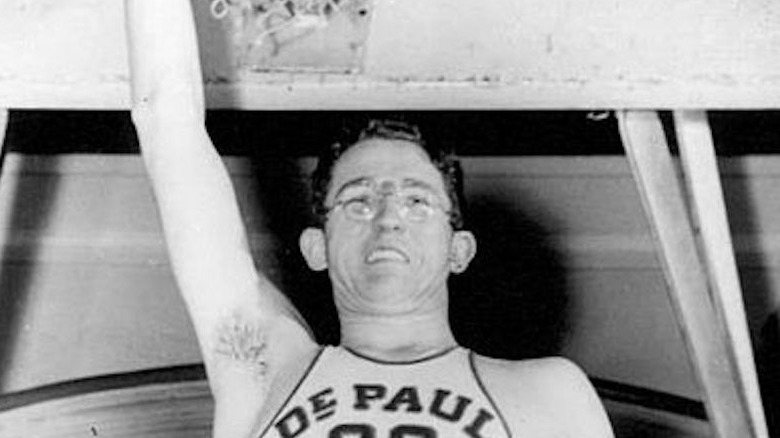 george mikan arm up