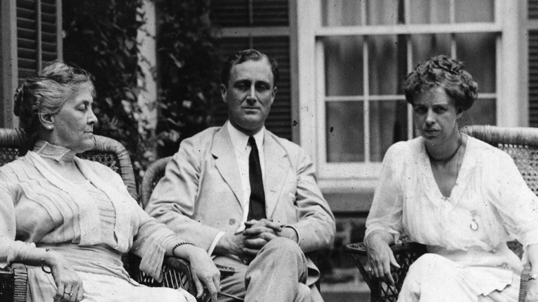 Franklin Roosevelt caught between his wife Eleanor (right) and his mother, Sara Delano (left)
