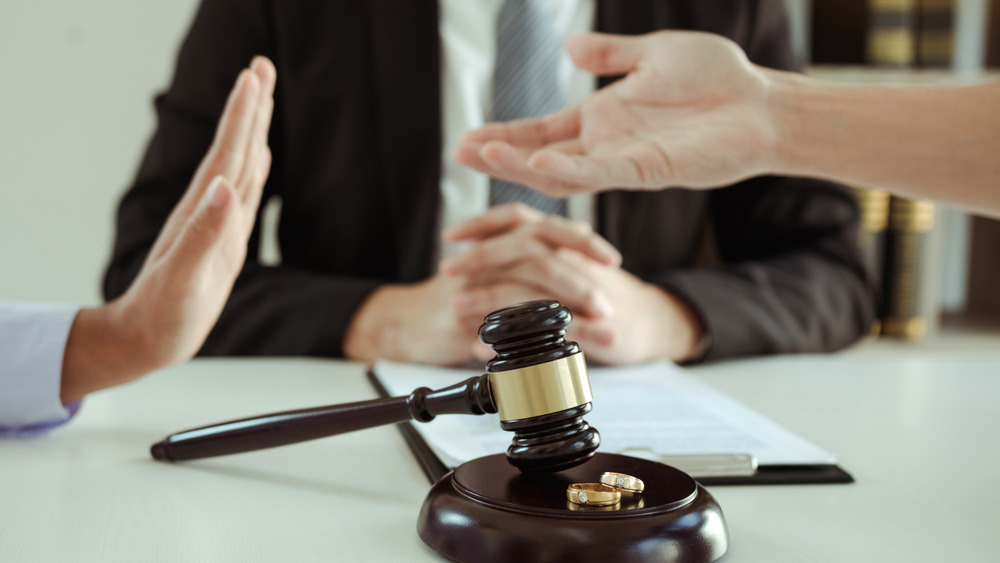 divorce proceedings with lawyer